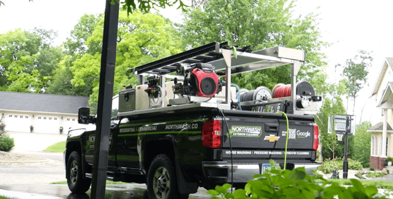 Commercial pressure washing service for a West Palm Beach business