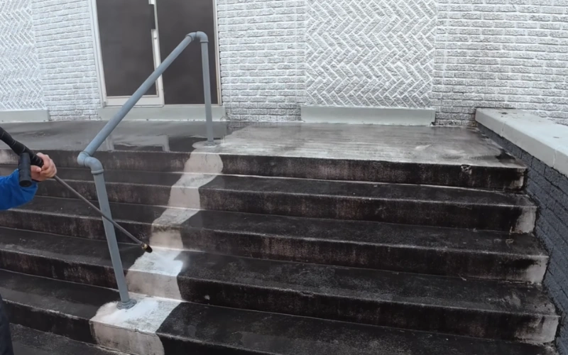 Canal and waterfront pressure washing considerations in North Palm Beach