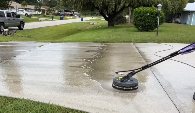 Pressure washing services in West Palm Beach